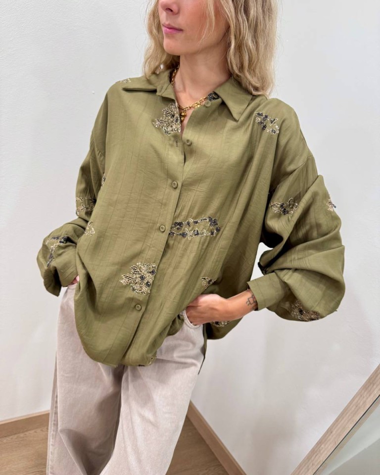 Camicia over verde oliva con ricami Tensione In Shop Online Camicia over verde oliva con ricami Tensione In