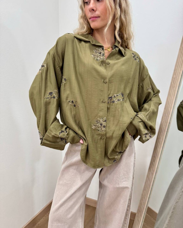 Camicia over verde oliva con ricami Tensione In Shop Online Camicia over verde oliva con ricami Tensione In