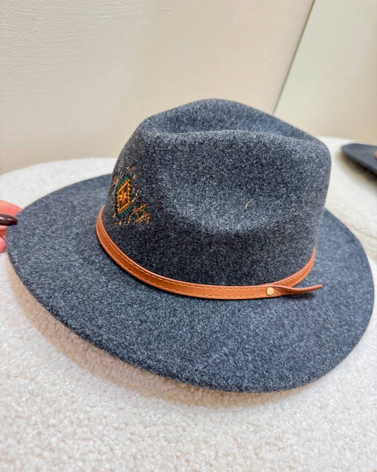Cappello cowboy con ricamo grigio antracite Vicolo Shop Online Cappello cowboy con ricamo grigio antracite Vicolo