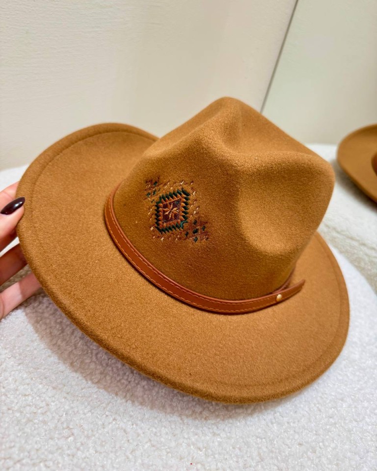 Cappello cowboy con ricamo cammello Vicolo Shop Online Cappello cowboy con ricamo cammello Vicolo