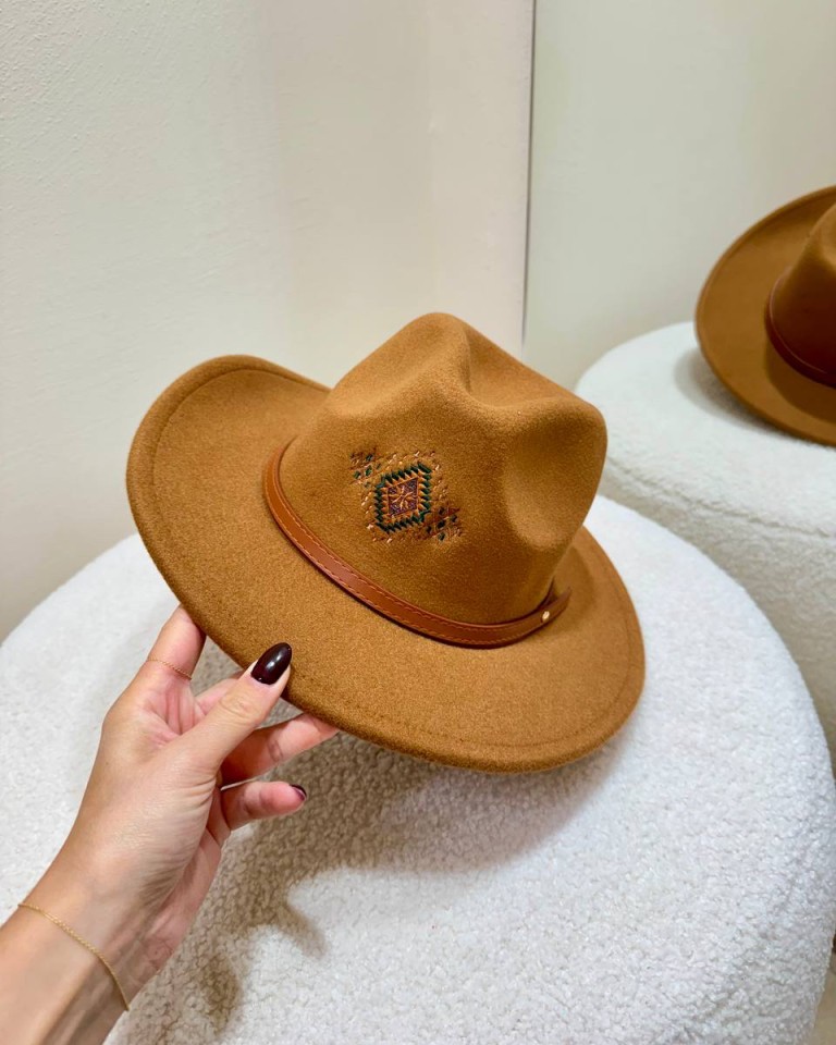 Cappello cowboy con ricamo cammello Vicolo Shop Online Cappello cowboy con ricamo cammello Vicolo