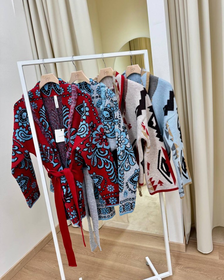 Cardigan fantasia jacquard rosso e celeste Tensione In Shop Online Cardigan fantasia jacquard rosso e celeste Tensione In