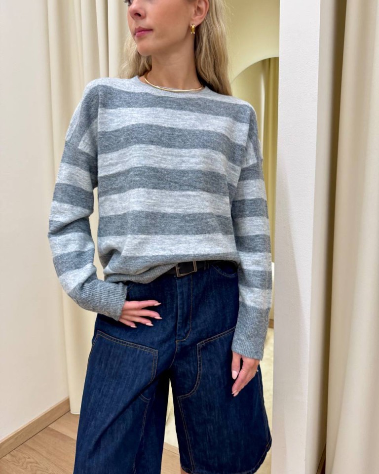 Maglione a righe grigio chiaro e scuro Susy Mix Shop Online Maglione a righe grigio chiaro e scuro Susy Mix