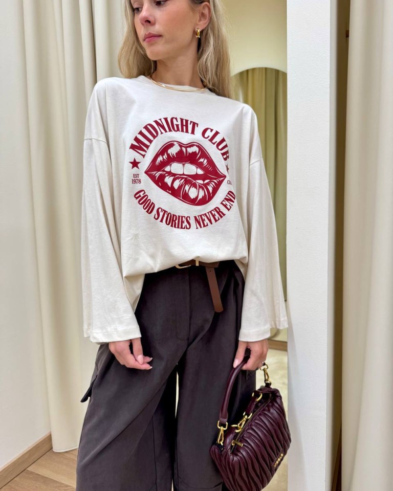Maglia over maniche ampie stampa "Midnight Club" burro Vicolo Shop Online Maglia over maniche ampie stampa "Midnight Club" burro Vicolo