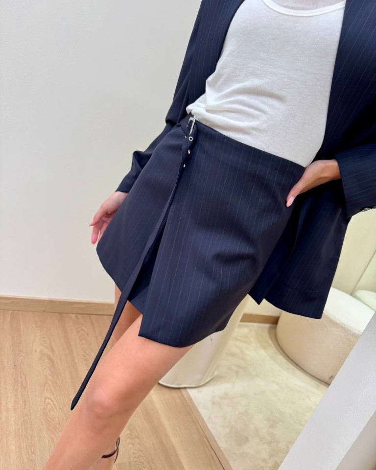 Minigonna con fibbia gessata blu Vicolo Shop Online Minigonna con fibbia gessata blu Vicolo