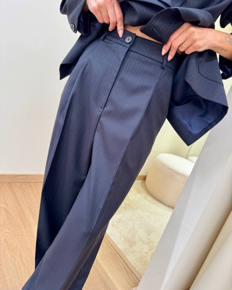Pantalone palazzo con rovescia gessato blu Vicolo Shop Online Pantalone palazzo con rovescia gessato blu Vicolo