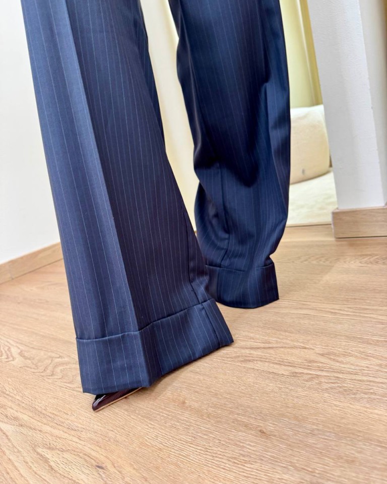 Pantalone palazzo con rovescia gessato blu Vicolo Shop Online Pantalone palazzo con rovescia gessato blu Vicolo