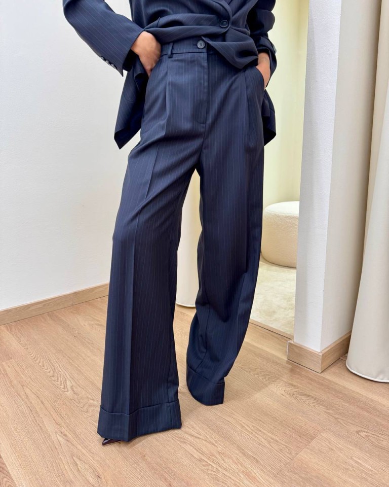 Pantalone palazzo con rovescia gessato blu Vicolo Shop Online Pantalone palazzo con rovescia gessato blu Vicolo