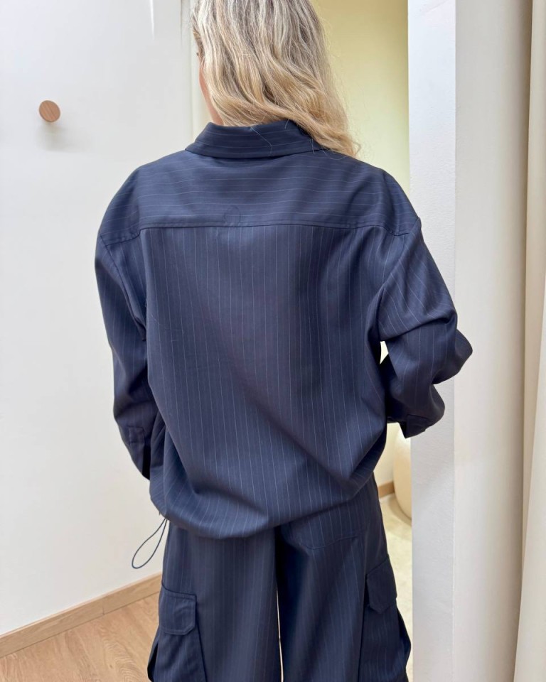 Blusa over con coulisse gessata blu Vicolo Shop Online Blusa over con coulisse gessata blu Vicolo