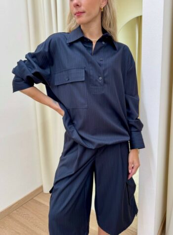 Shop Online Blusa over con coulisse gessata blu Vicolo