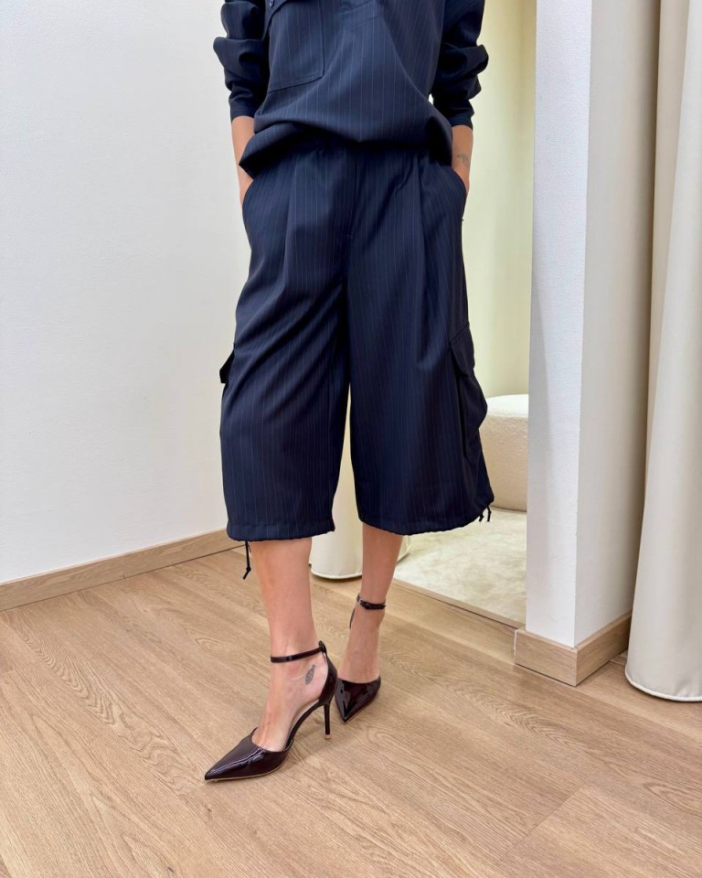 Bermuda con tasconi gessato blu Vicolo Shop Online Bermuda con tasconi gessato blu Vicolo