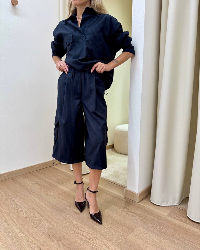 Bermuda con tasconi gessato blu Vicolo Shop Online Bermuda con tasconi gessato blu Vicolo