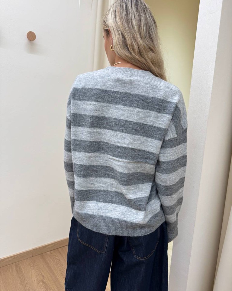 Maglione a righe grigio chiaro e scuro Susy Mix Shop Online Maglione a righe grigio chiaro e scuro Susy Mix