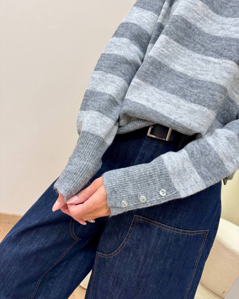 Maglione a righe grigio chiaro e scuro Susy Mix Shop Online Maglione a righe grigio chiaro e scuro Susy Mix