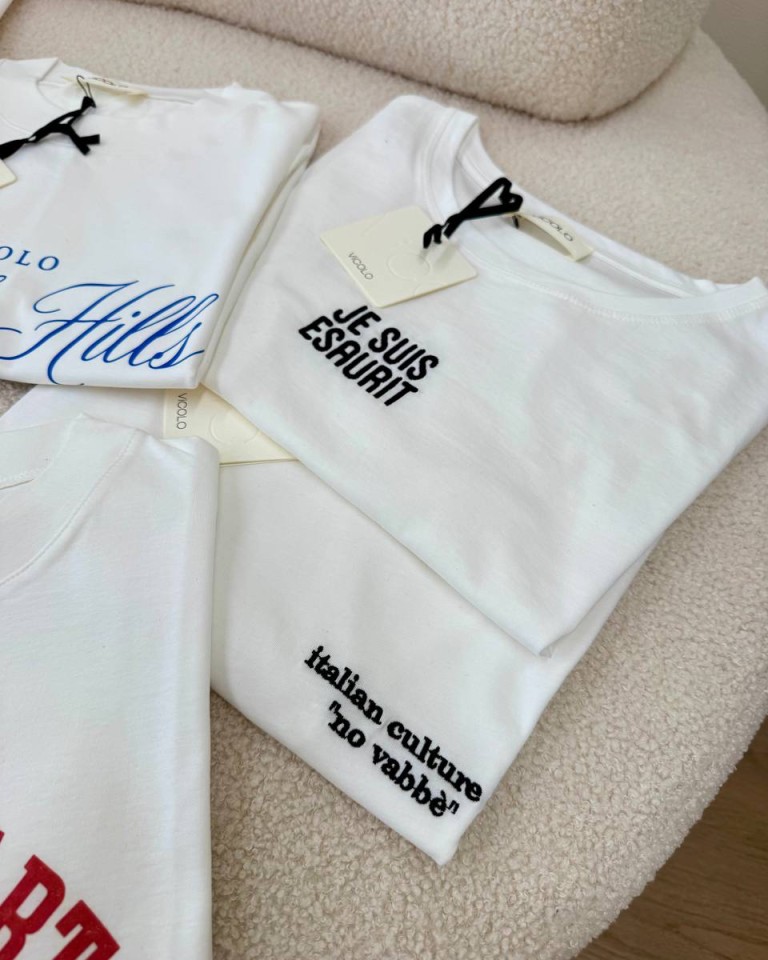 T-shirt regular bianca ricamo "italian culture is.." Vicolo Shop Online T-shirt regular bianca ricamo "italian culture is.." Vicolo