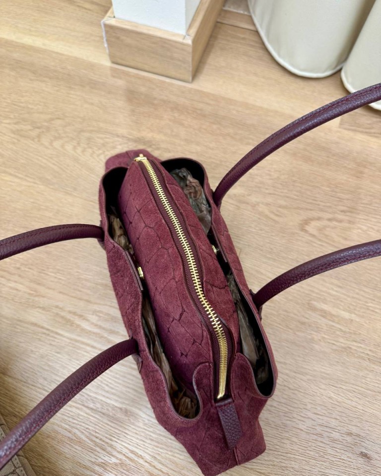 Borsa baguette asimmetrica croco prugna Shop Online Borsa baguette asimmetrica croco prugna