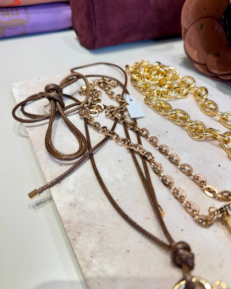 Collana doppia corda e catena con corno oro Shop Online Collana doppia corda e catena con corno oro