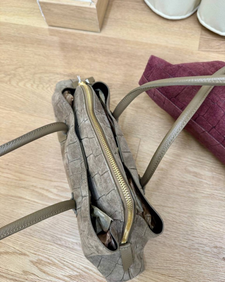 Borsa baguette asimmetrica croco tortora Shop Online Borsa baguette asimmetrica croco tortora