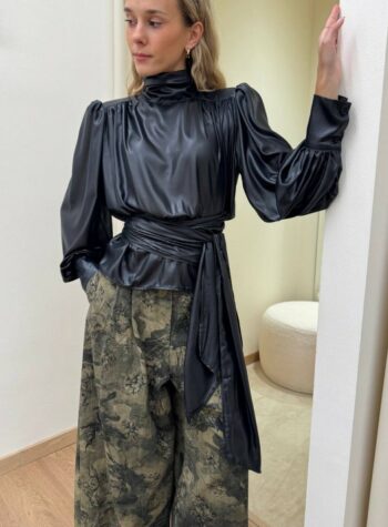 Shop Online Blusa effetto laminato e fusciacca nera HaveOne