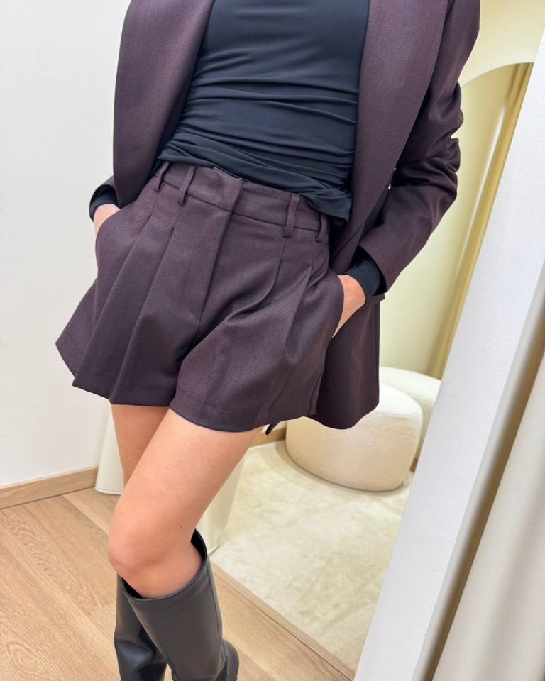 Shorts con pinces bordeaux Mar De Margaritas Shop Online Shorts con pinces bordeaux Mar De Margaritas