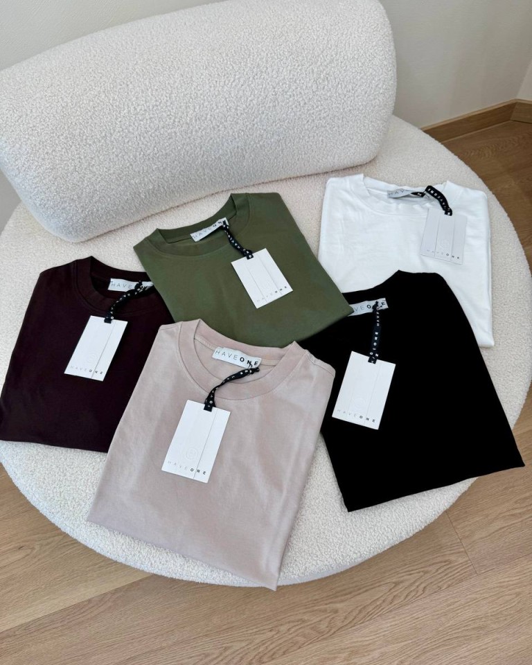 T-shirt over nera HaveOne Shop Online T-shirt over nera HaveOne