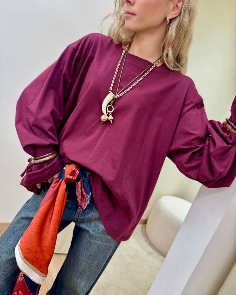 Maglia over maniche ampie con bracciali bordeaux Tensione In Shop Online Maglia over maniche ampie con bracciali bordeaux Tensione In