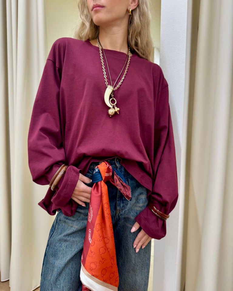 Maglia over maniche ampie con bracciali bordeaux Tensione In Shop Online Maglia over maniche ampie con bracciali bordeaux Tensione In