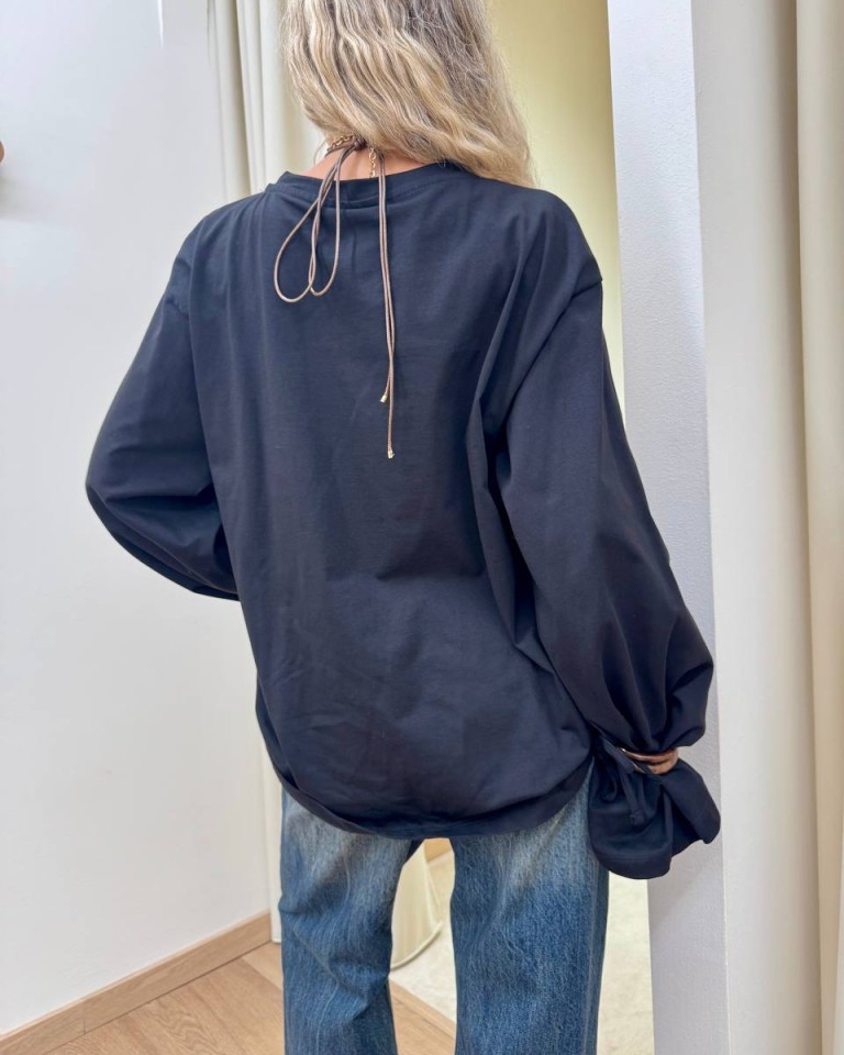 Maglia over maniche ampie con bracciali nera Tensione In Shop Online Maglia over maniche ampie con bracciali nera Tensione In