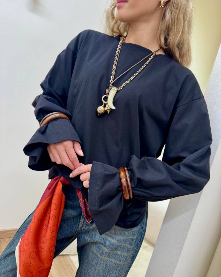 Maglia over maniche ampie con bracciali nera Tensione In Shop Online Maglia over maniche ampie con bracciali nera Tensione In