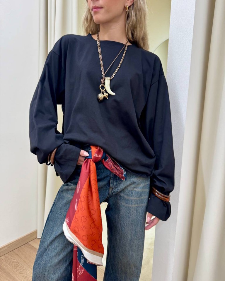 Maglia over maniche ampie con bracciali nera Tensione In Shop Online Maglia over maniche ampie con bracciali nera Tensione In