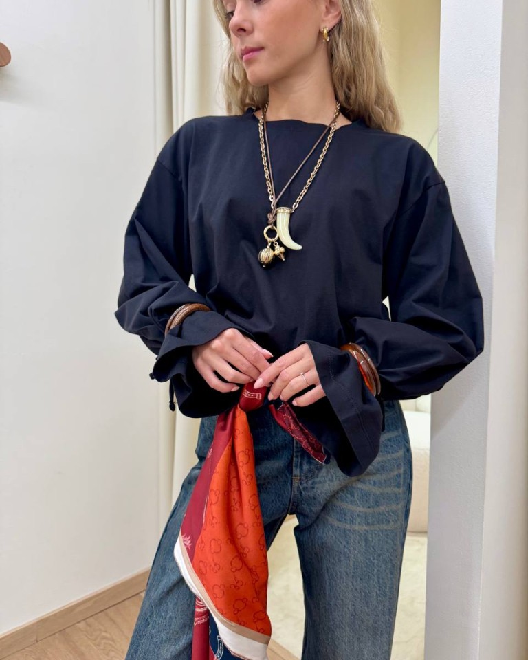 Maglia over maniche ampie con bracciali nera Tensione In Shop Online Maglia over maniche ampie con bracciali nera Tensione In