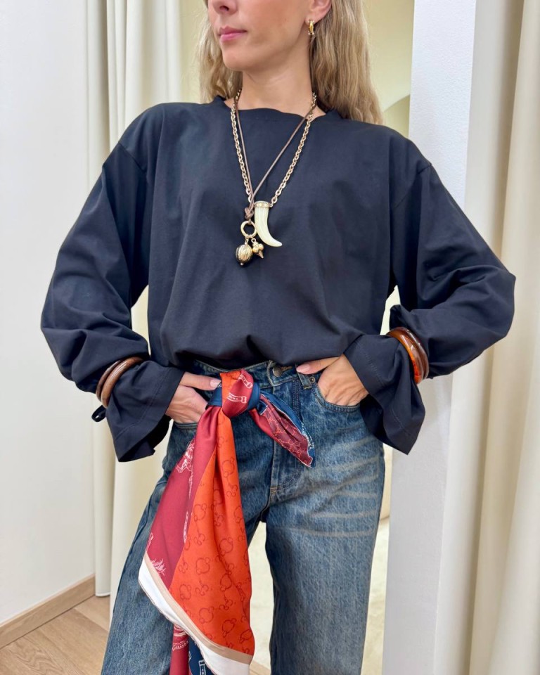 Maglia over maniche ampie con bracciali nera Tensione In Shop Online Maglia over maniche ampie con bracciali nera Tensione In
