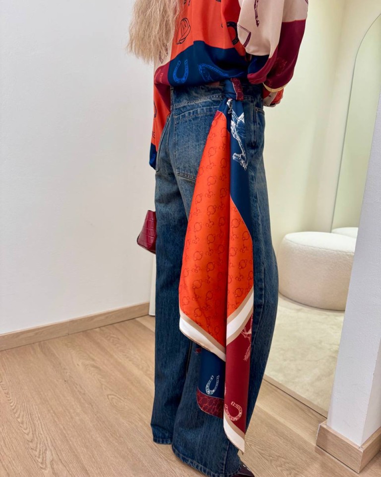 Jeans blu scuro sfumato the con foulard Tensione In Shop Online Jeans blu scuro sfumato the con foulard Tensione In