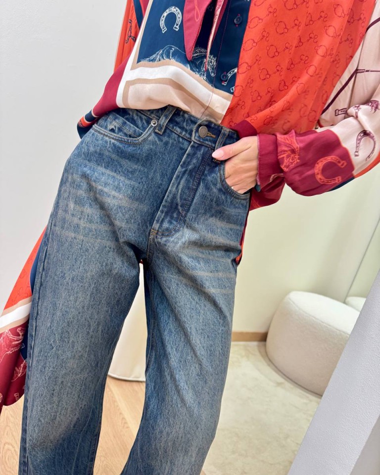 Jeans blu scuro sfumato the con foulard Tensione In Shop Online Jeans blu scuro sfumato the con foulard Tensione In