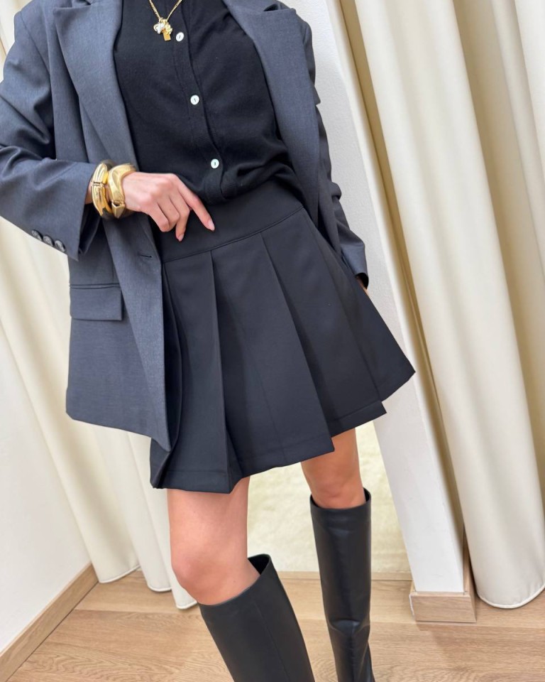 Minigonna pantalone a pieghe nero HaveOne Shop Online Minigonna pantalone a pieghe nero HaveOne