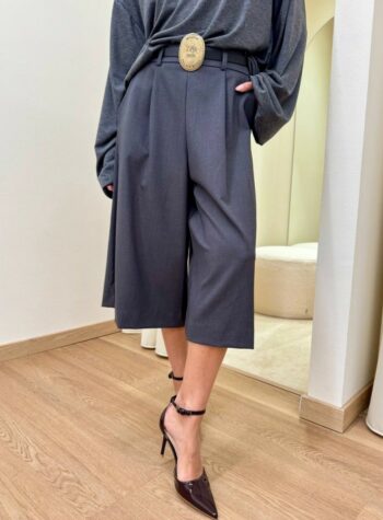 Shop Online Bermuda con pince e cintura grigio Tensione In