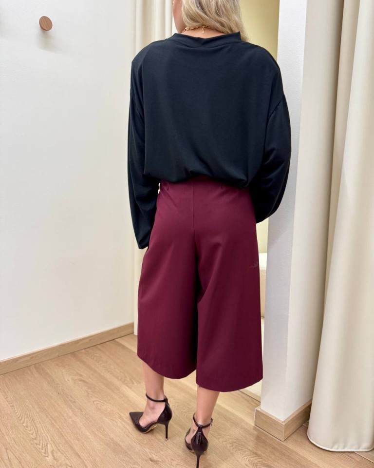 Bermuda con pince e cintura bordeaux Tensione In Shop Online Bermuda con pince e cintura bordeaux Tensione In