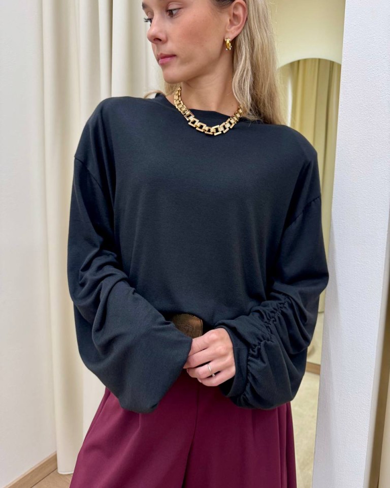 Maglia maniche arricciate nera Tensione In Shop Online Maglia maniche arricciate nera Tensione In