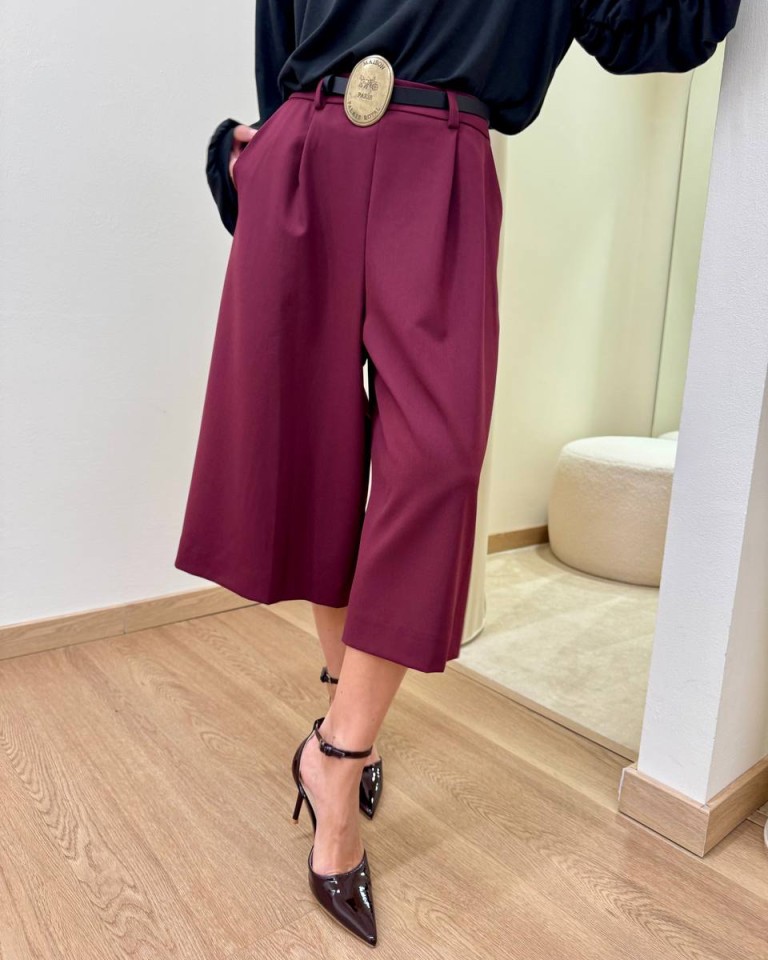 Bermuda con pince e cintura bordeaux Tensione In Shop Online Bermuda con pince e cintura bordeaux Tensione In