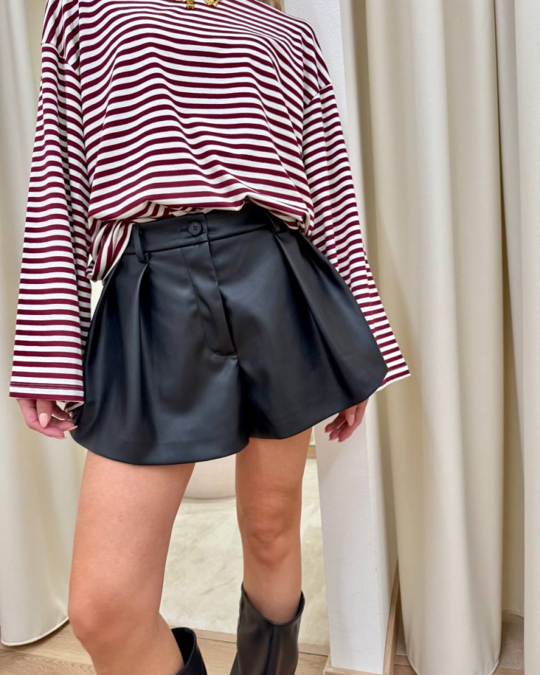 Shorts farfalla ecopelle neri Vicolo Shop Online Shorts farfalla ecopelle neri Vicolo