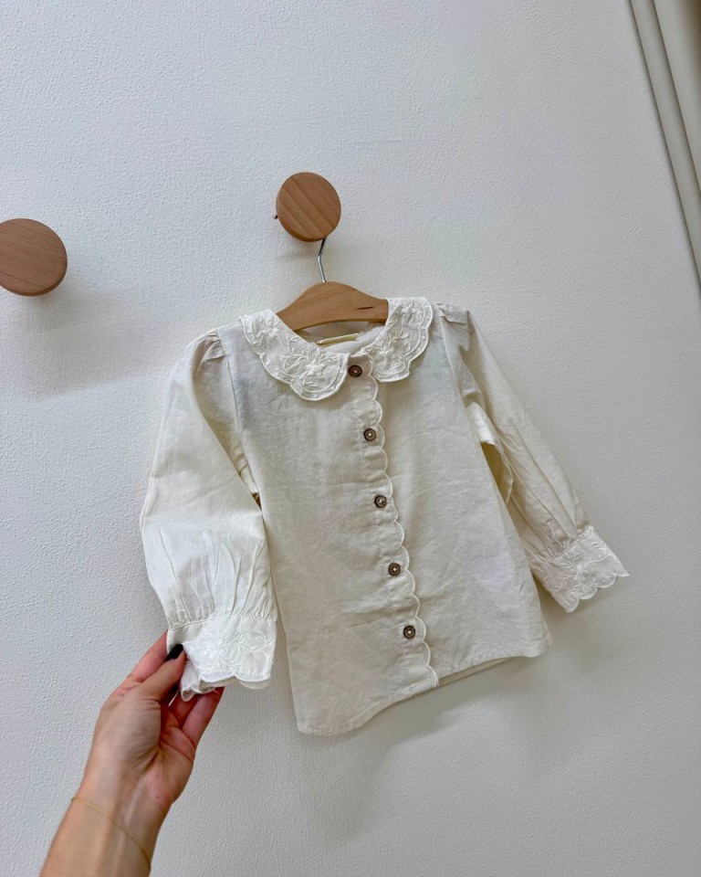 Camicia ricami polsi e collo burro Lil'Atelier Shop Online Camicia ricami polsi e collo burro Lil'Atelier