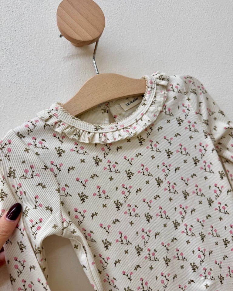 Maglietta avorio stampa floreale e rouches Lil'Atelier Shop Online Maglietta avorio stampa floreale e rouches Lil'Atelier