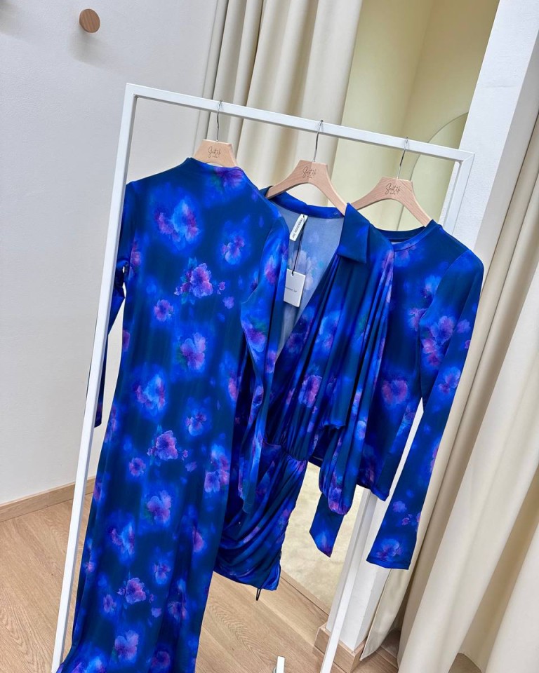 Maglietta FIORE acquarello blu Tensione In Shop Online Maglietta FIORE acquarello blu Tensione In