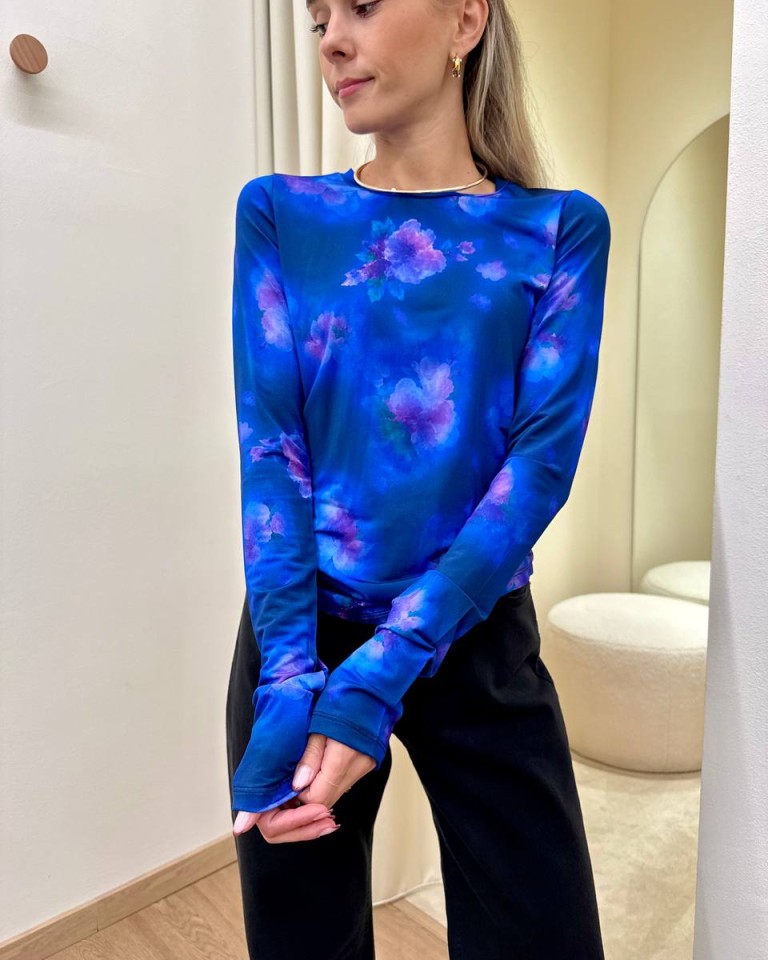 Maglietta FIORE acquarello blu Tensione In Shop Online Maglietta FIORE acquarello blu Tensione In