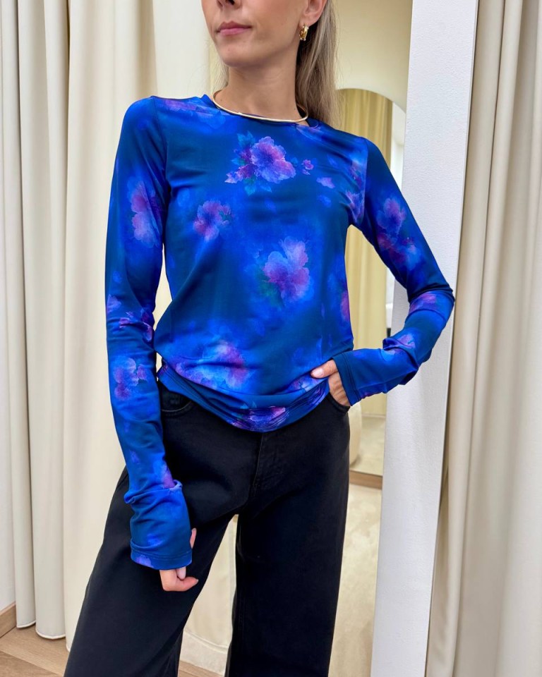 Maglietta FIORE acquarello blu Tensione In Shop Online Maglietta FIORE acquarello blu Tensione In