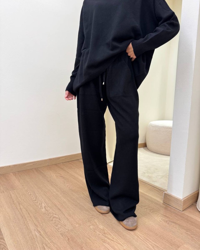 Completo in maglia nero pantalone e dolcevita HaveOne Shop Online Completo in maglia nero pantalone e dolcevita HaveOne