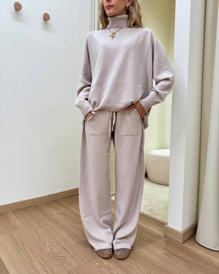 Completo in maglia beige pantalone e dolcevita HaveOne Shop Online Completo in maglia beige pantalone e dolcevita HaveOne