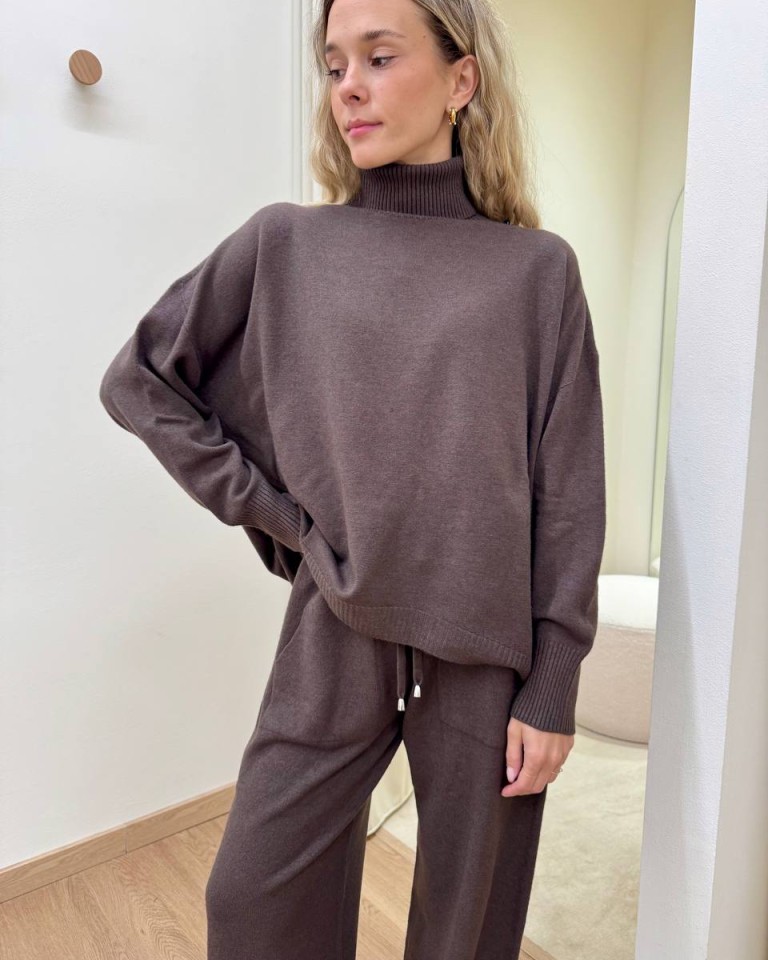 Completo in maglia moro pantalone e dolcevita HaveOne Shop Online Completo in maglia moro pantalone e dolcevita HaveOne