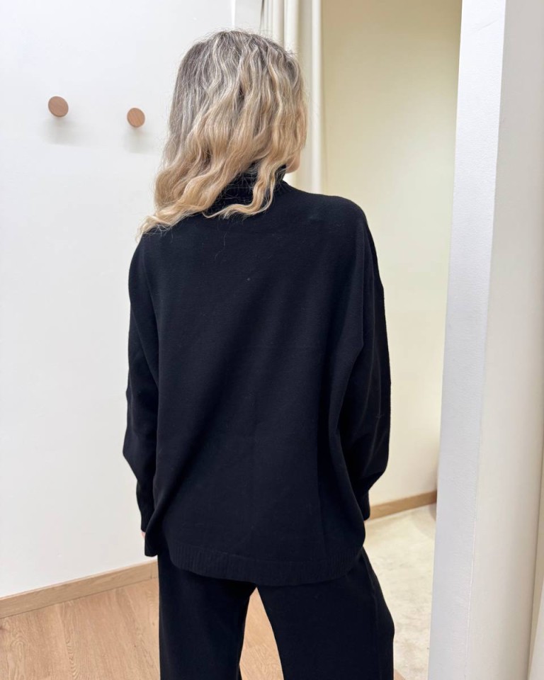 Completo in maglia nero pantalone e dolcevita HaveOne Shop Online Completo in maglia nero pantalone e dolcevita HaveOne