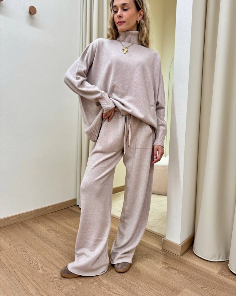 Completo in maglia beige pantalone e dolcevita HaveOne Shop Online Completo in maglia beige pantalone e dolcevita HaveOne